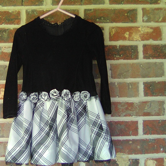 🌼KIDS: Black Velvet Long Sleeve Dress size 2t - Picture 1 of 3